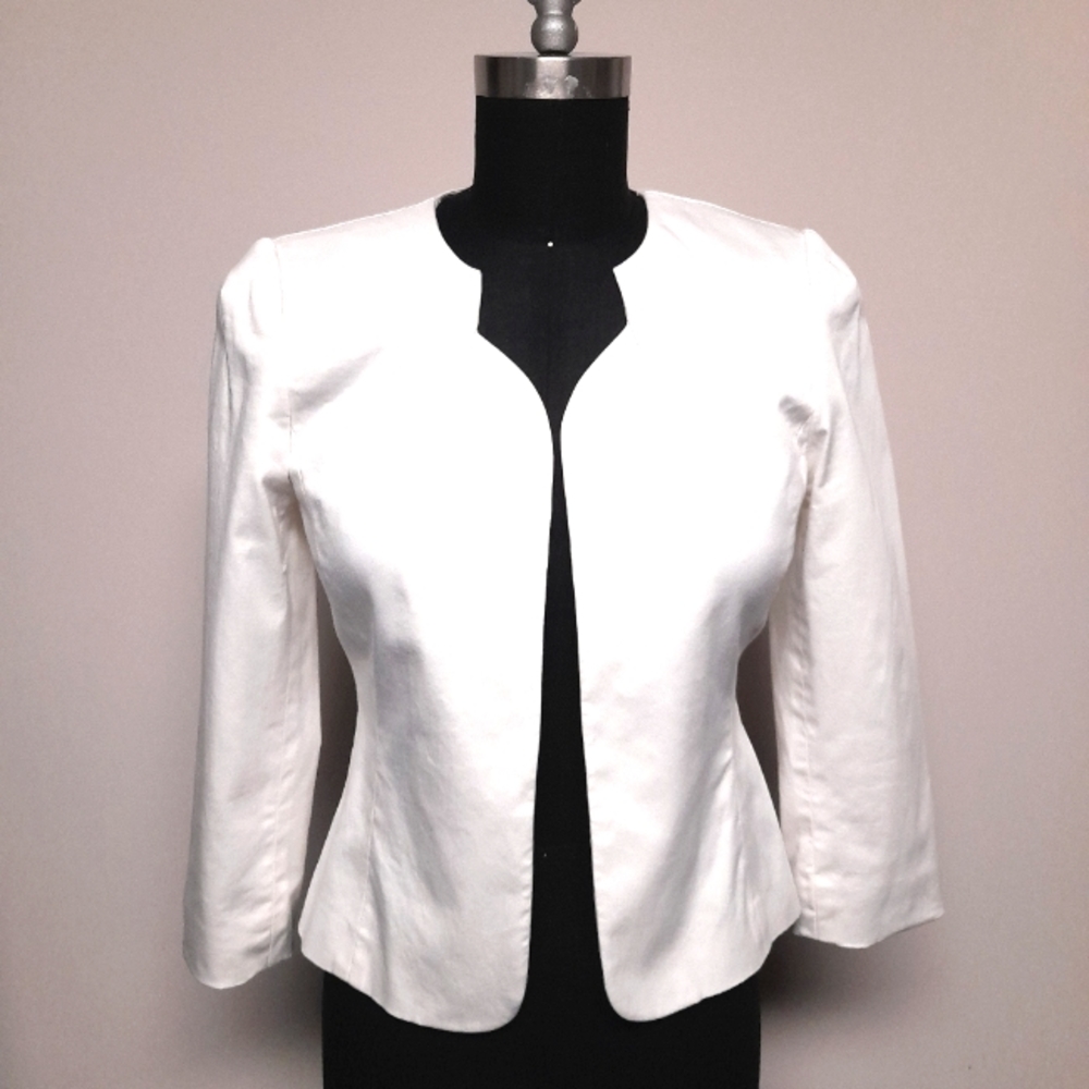 Tahari Tailored Blazer/Bolero - Size Small